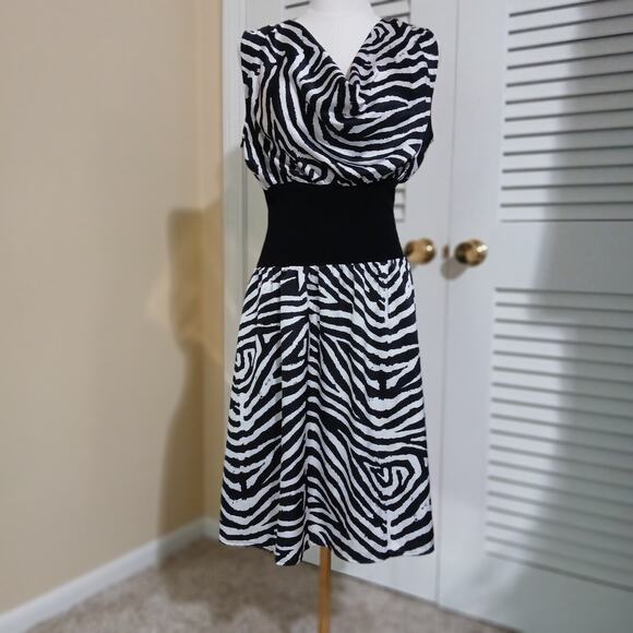 Calvin Klein Med Sleeveless V-Cowl Neck Zebra Black/White Print Dress Easy Care - Picture 5 of 12